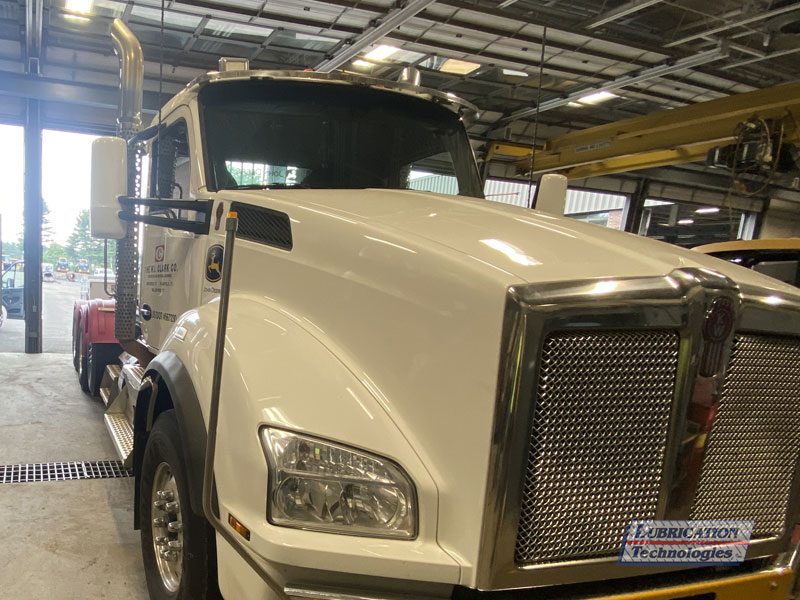 kenworth-t880-tractor-2022-1