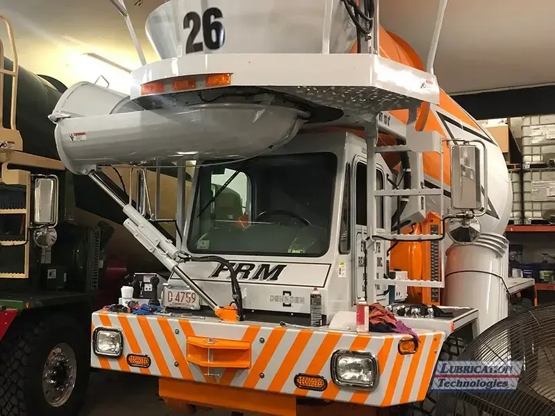 oshkosh-s-glider-front-discharge-mixer-truck-2019-1-01