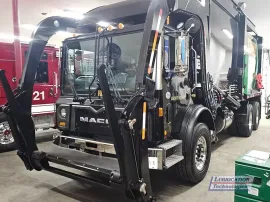 sc-mack-labrie-terrapro-front-loader-garbage-truck-2023-1
