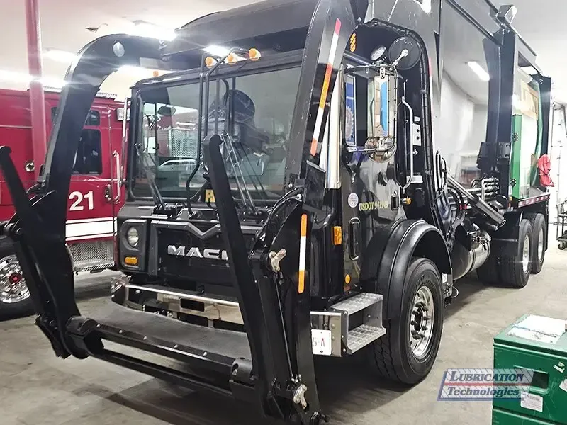sc-mack-labrie-terrapro-front-loader-garbage-truck-2023-1