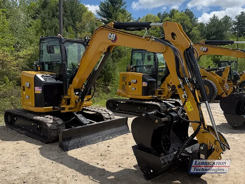 CAT 305 Mini Excavator equipped with a ReliaMAX™ automatic lubrication system
